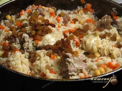 Add raisins to the pilaf and cover