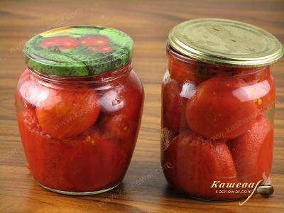 Peeled tomatoes in jars