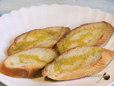 Slices of bread with olive oil