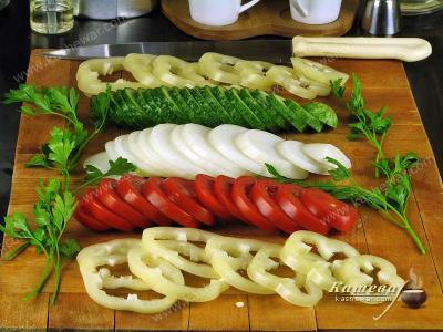 Cutting vegetables for salad