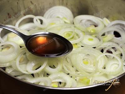 Chopped onions and a spoonful of white wine vinegar