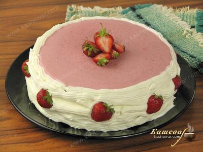 Cake decorated with strawberries