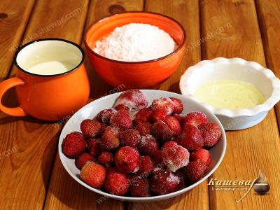 Preparation of ingredients for the preparation of strawberry sorbet