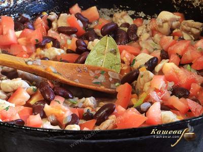 Stewing vegetables for tamale