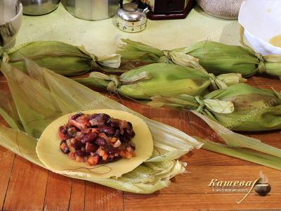 Filling and tortilla on corn leaves