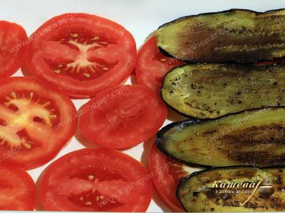 Fried eggplant and tomato slices