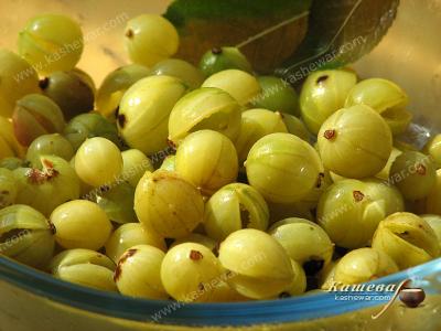 Separation of syrup and gooseberry