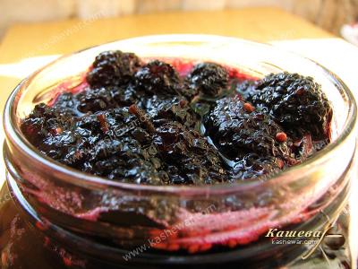 Mulberry jam in a jar