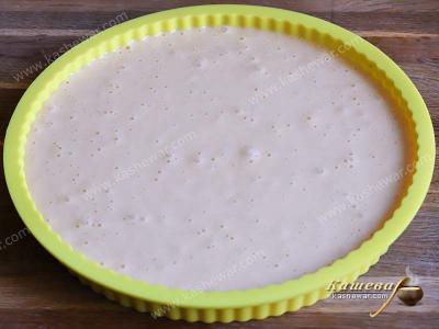 In a silicone mold, cake dough