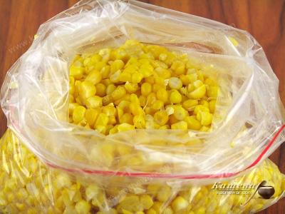 Упаковывание кукурузы для заморозки