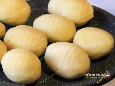 Peeled potatoes with incisions