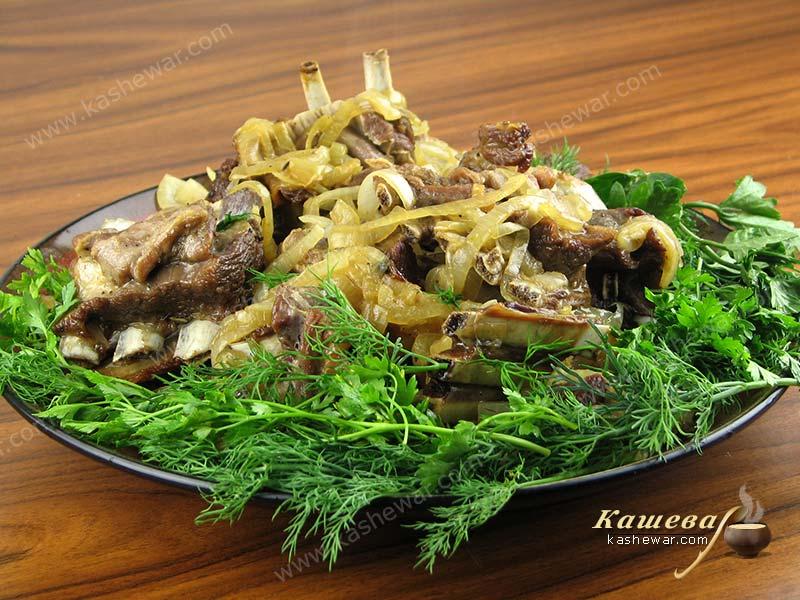 Бараньи ребрышки с луком – рецепт с фото, азербайджанская кухня