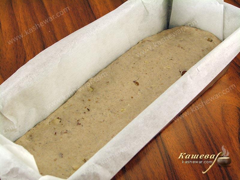 Выстаивание теста для гречневого хлеба в форме для выпекания